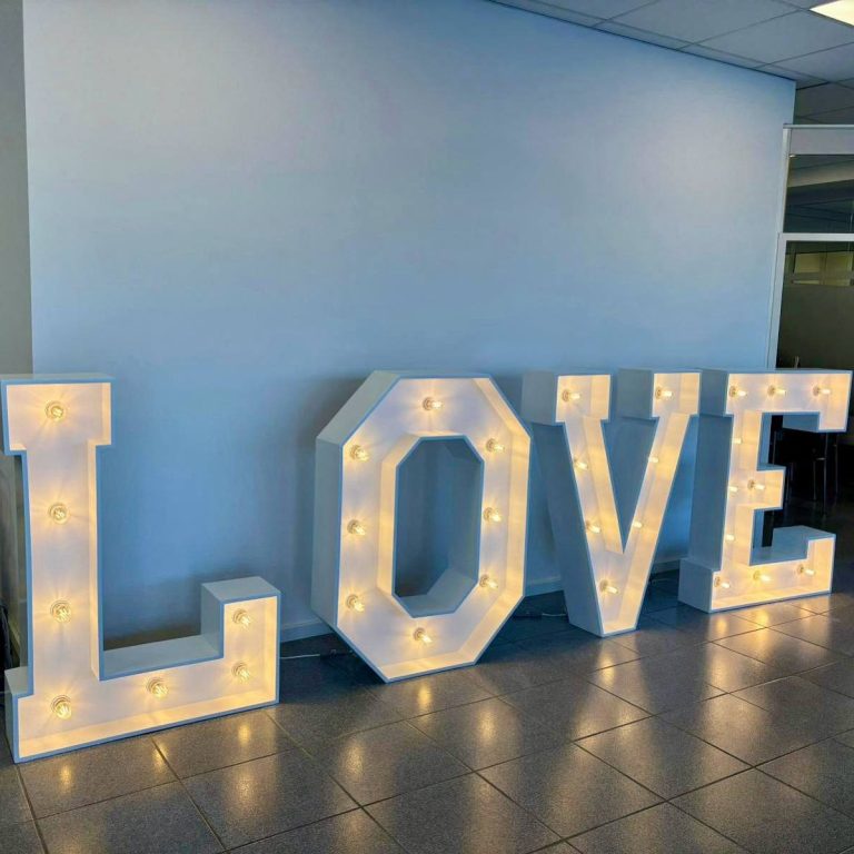 LOVE- Buchstaben mieten Aachen