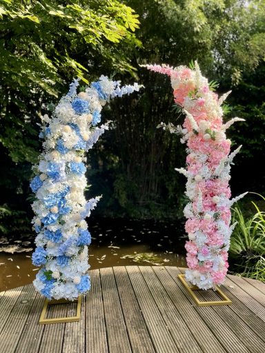 Blumenbogen blau rosa für Babypartys