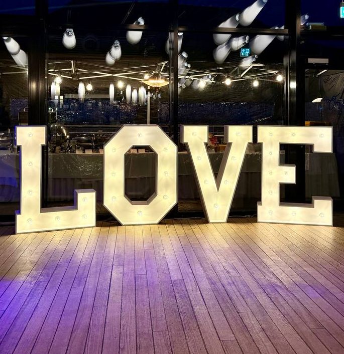 Hochzeitsdeko mieten Aachen LOVE Buchstaben