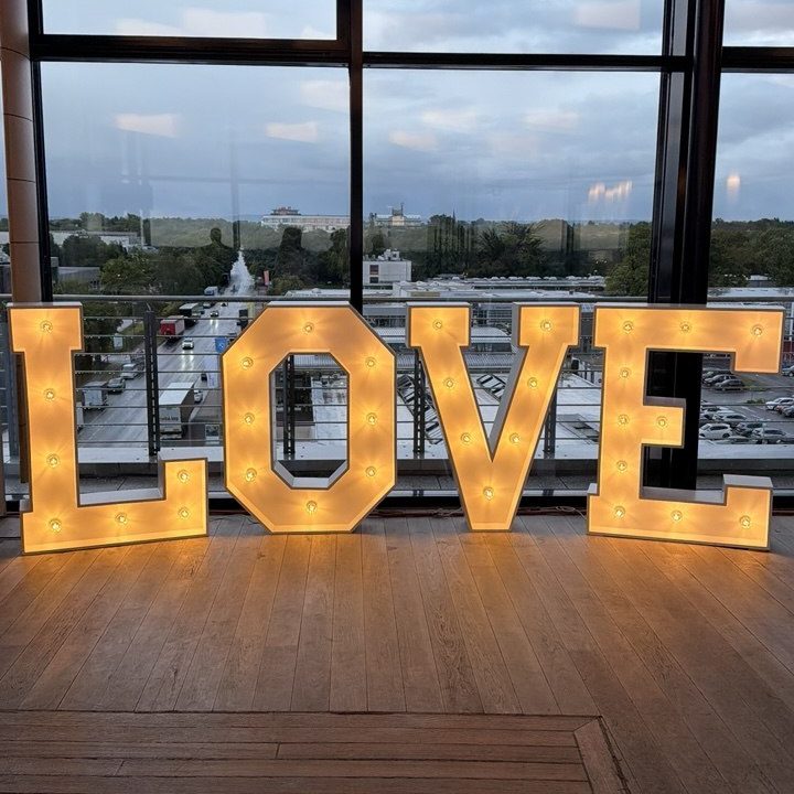 LOVE- Buchstaben mieten Aachen